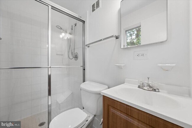 Building Photo - 9202 Wilmett Ct