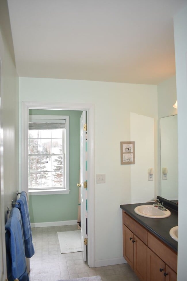 Building Photo - 4 Bed, 2.5 Bath House