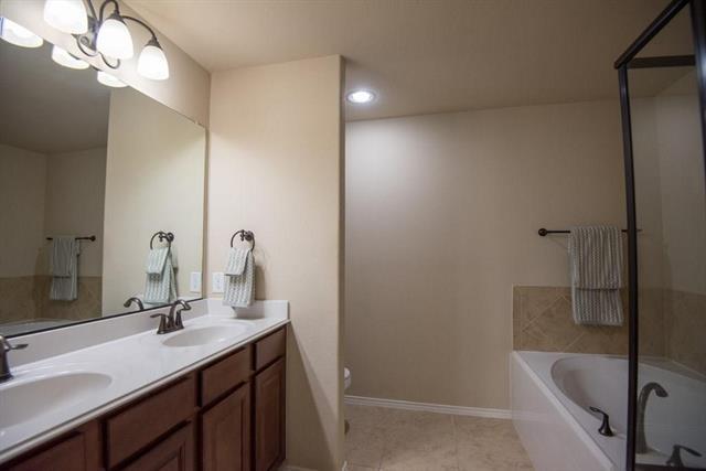 Building Photo - 809 Hardwood Dr