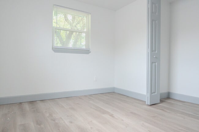 Building Photo - 217 Betty Ave