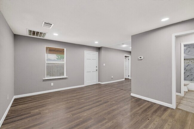 Building Photo - 1305 NW 14th St
