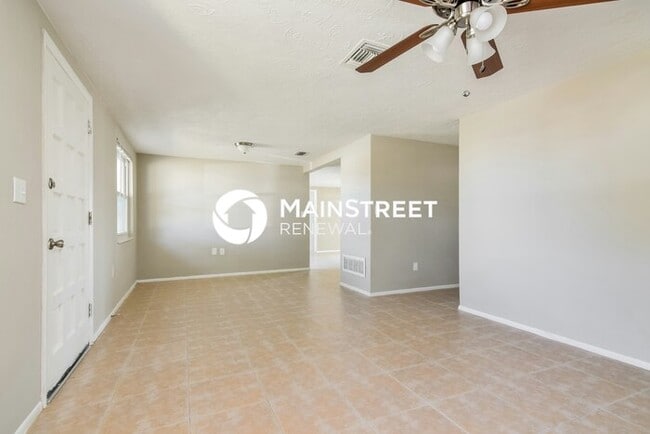 Building Photo - 3 Bedroom Pet-Friendly Home in Holiday, FL with Main Street Renewal