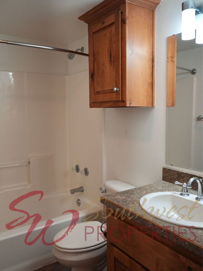 Building Photo - Good looking 3 bedroom 2 bath with huge yard!