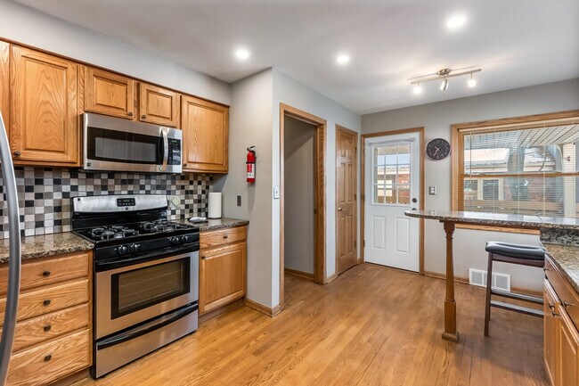 Building Photo - 336 N Walnut St