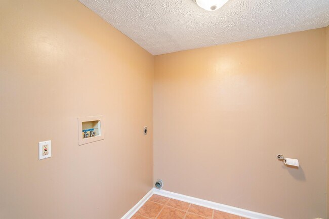 Building Photo - 2376 Wadsworth Dr