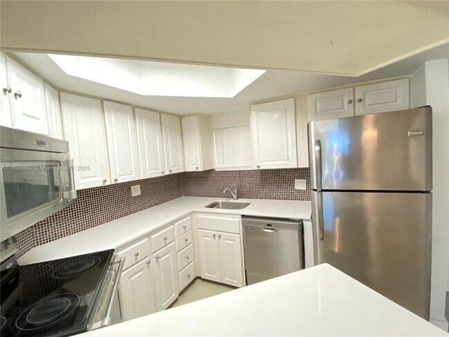 Building Photo - 8363 Lake Dr