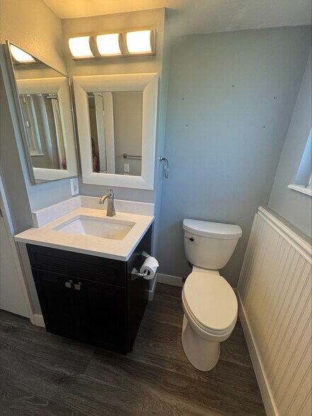 garden level bathroom - 5879 S Oak St
