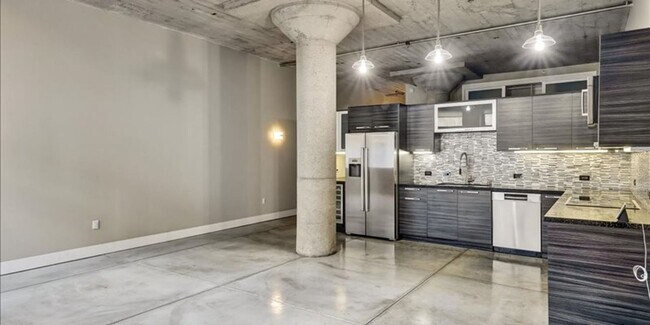 Building Photo - Sophisticated & Chic 2-Level Loft in SOMA ...