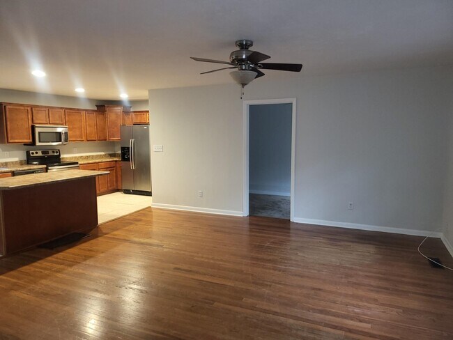 Building Photo - 1540 Pine View Dr