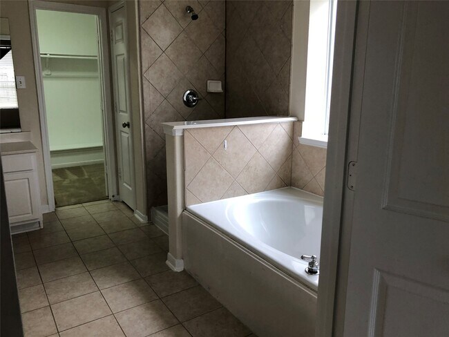 Building Photo - 18019 Timerwalk Ln