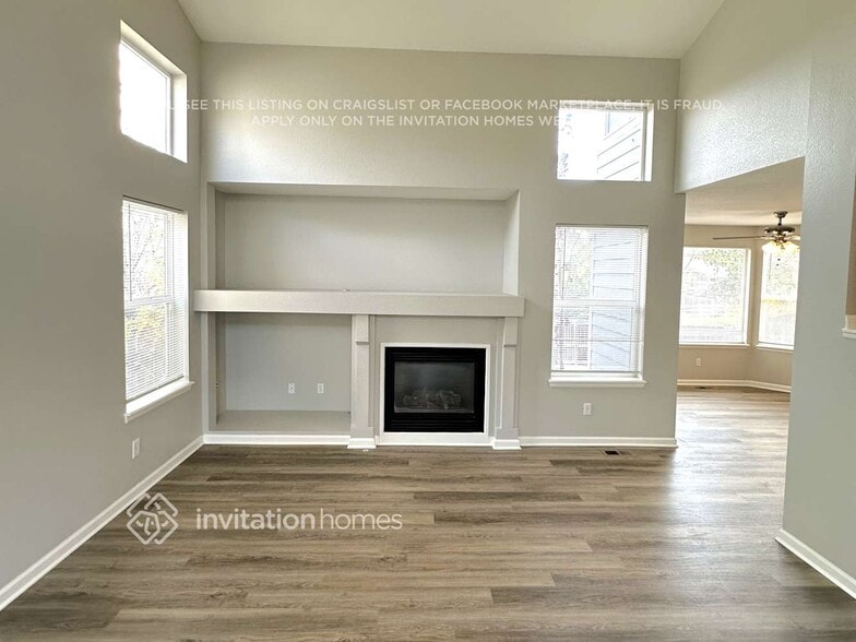 Building Photo - 2420 S Halifax Way