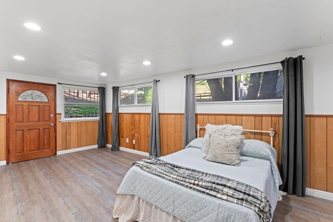Building Photo - 407 S Dart Canyon Rd