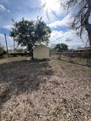 Building Photo - 813 E Kenedy Ave