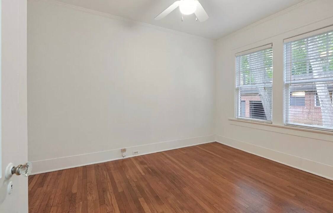 Bedroom - 466 Burlington Rd NE