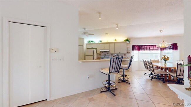 Building Photo - 761 W Sunbird Path