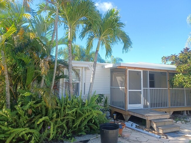 Building Photo - 5567 Meadowlark Ln