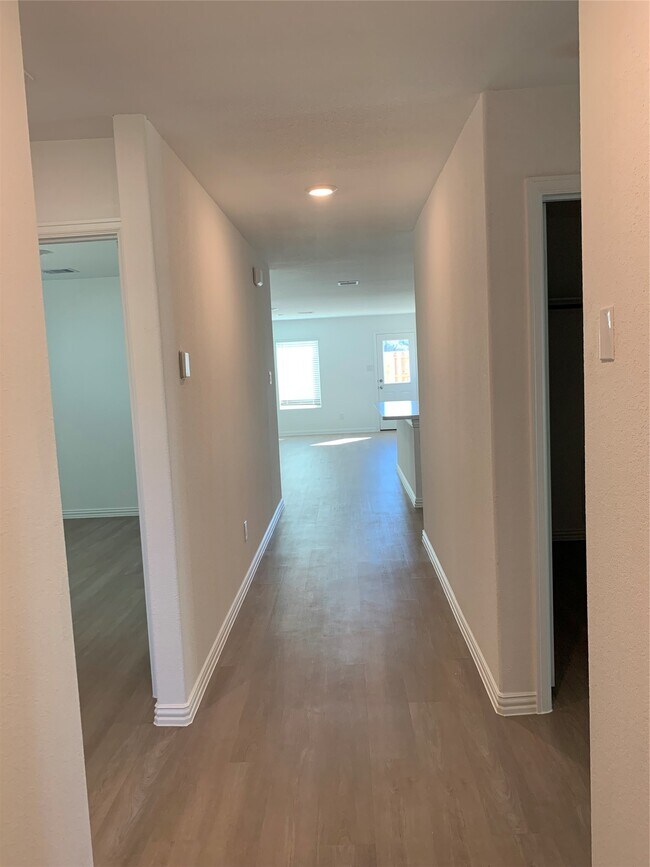 Building Photo - 18118 Rockvine Dr