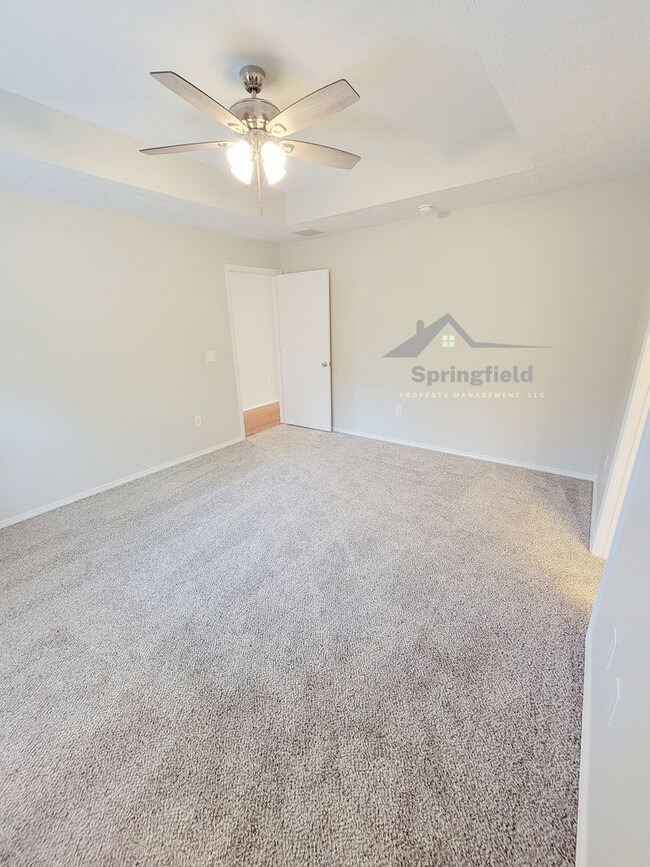 Building Photo - Location-Location; South West Springfield ...