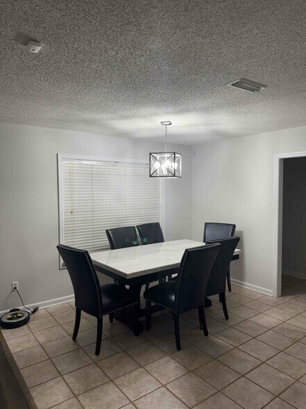 Building Photo - 2821 Quail Cove