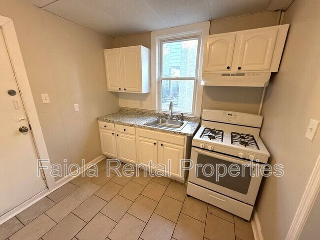 Building Photo - 905 Keener Ave