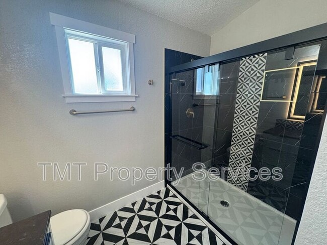 Building Photo - 5093 N Laguna Dr