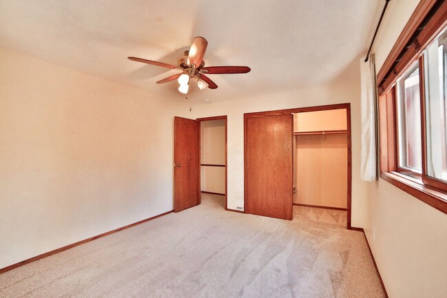Building Photo - 330 Wilderness Dr