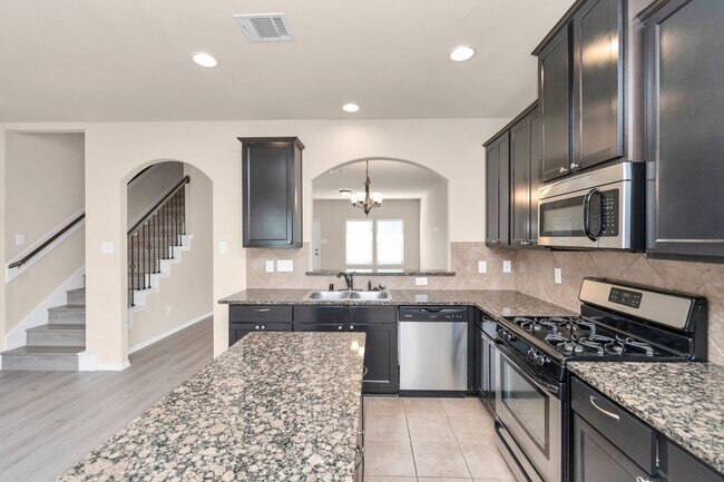 Building Photo - 5635 Round Robin Dr