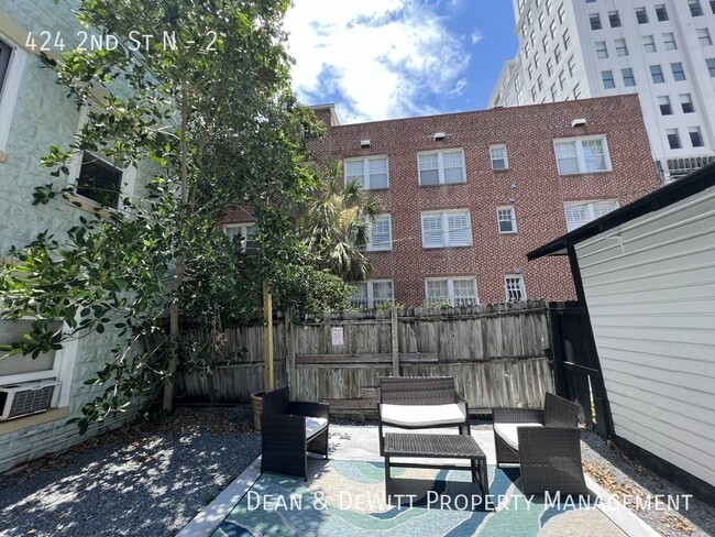 Building Photo - Furnished Room in Downtown St Pete - For Rent