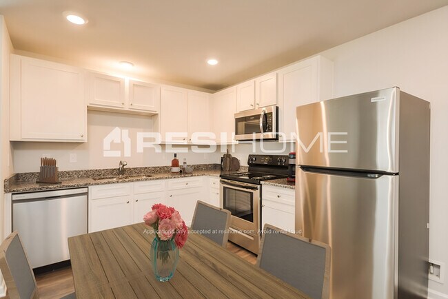 Building Photo - 205 Chimney Ridge Ln