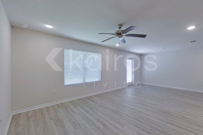 Building Photo - 389 Monarch Ln