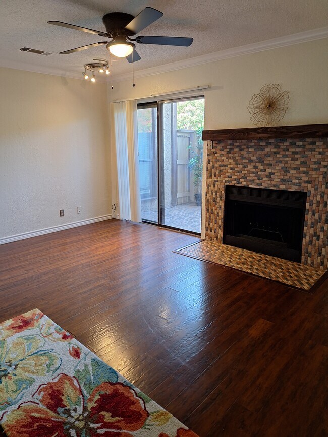 Building Photo - 1101 Calico Ln