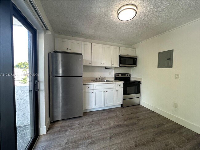 Building Photo - 529 SW 4th St