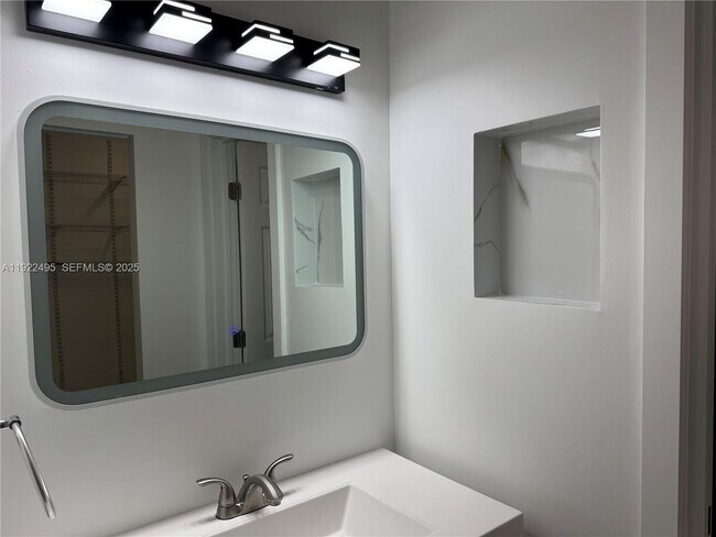 Building Photo - 9726 Hammocks Blvd