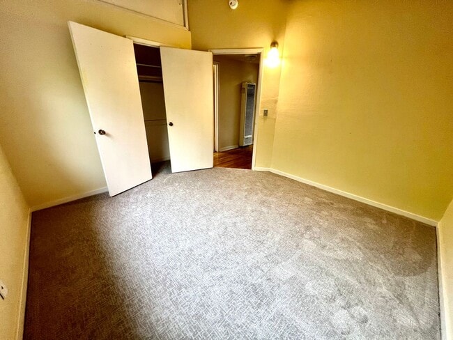 Building Photo - Archer Manor - Apply NOW!!