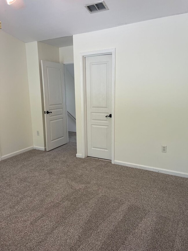 Building Photo - Lovely Condo in Gated Community at Brookwo...