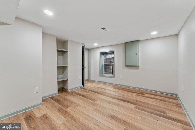 Building Photo - 6107 44th Ave