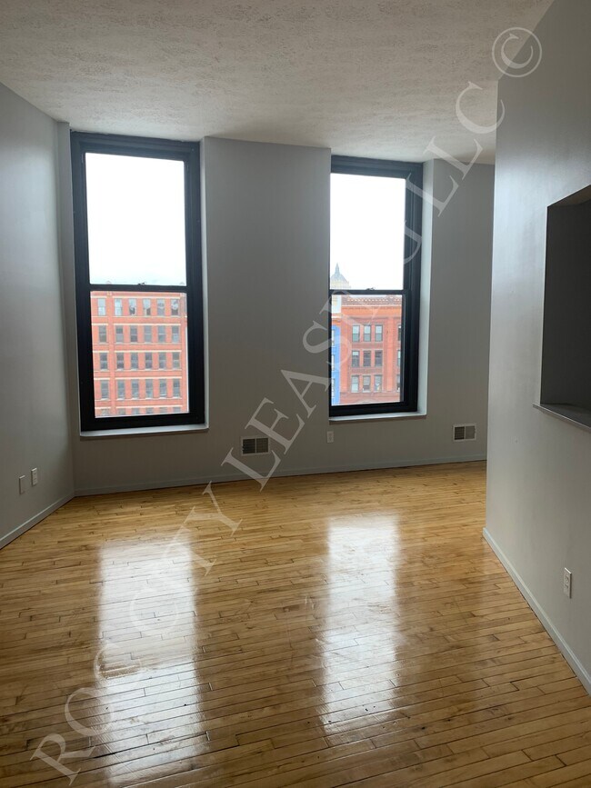 Building Photo - 214-216-216 Andrews St
