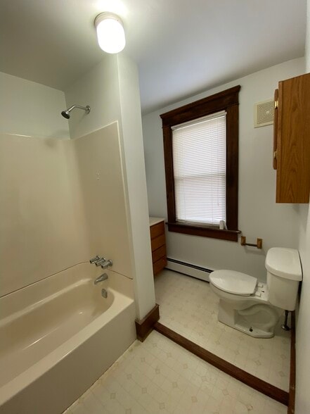 Building Photo - 241 W Pine St