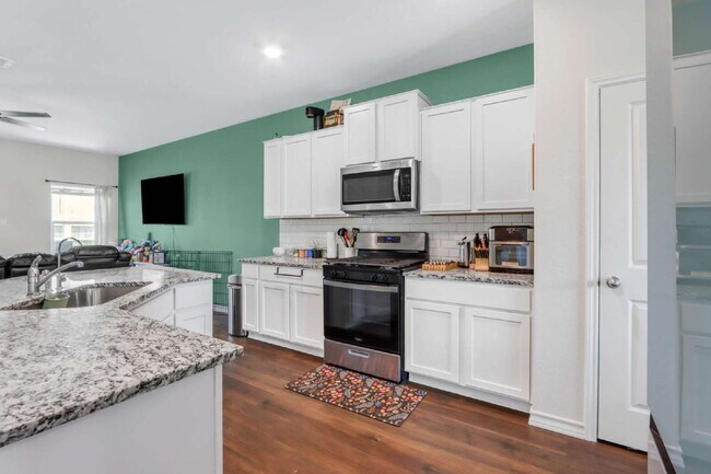 Building Photo - "Spacious Elegance at 110 Spurfowl: 5-Bedr...