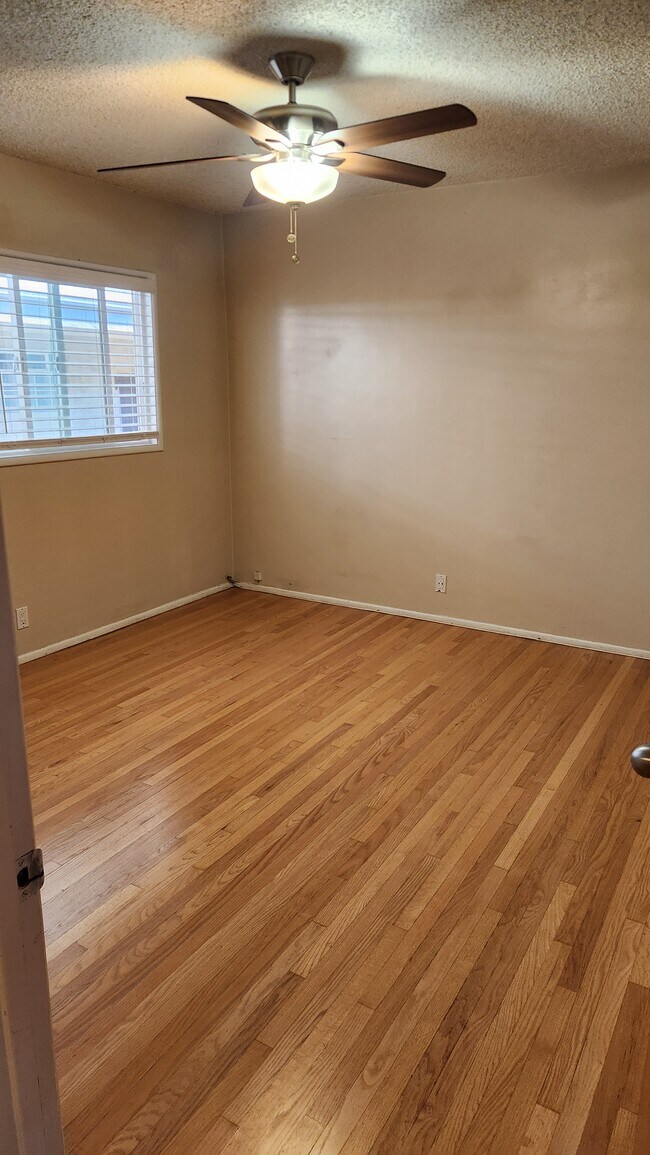 Building Photo - 2222 2nd St