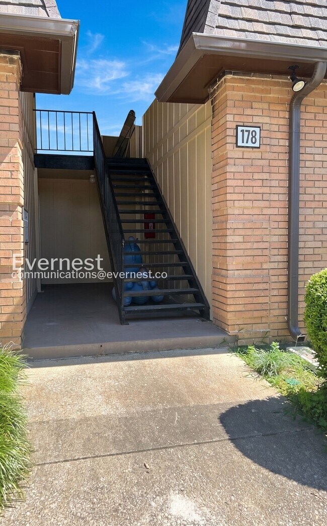 Building Photo - Modern Condo with Pool Access and Patio | Available Now!