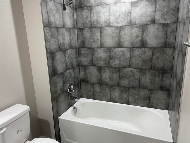 Building Photo - 838 San Filippo Dr SE