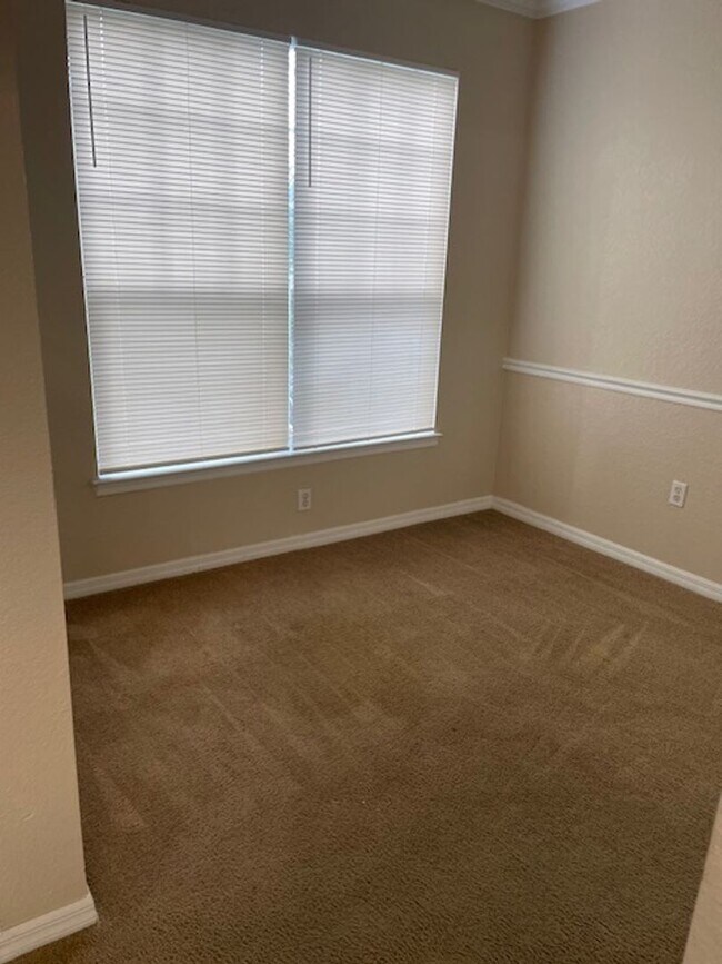 Building Photo - The Greens - 4221