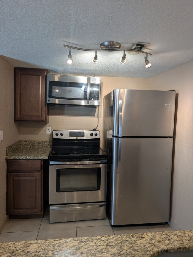 Building Photo - 1BR Condo w/ Pool & Covered Parking by The Galleria