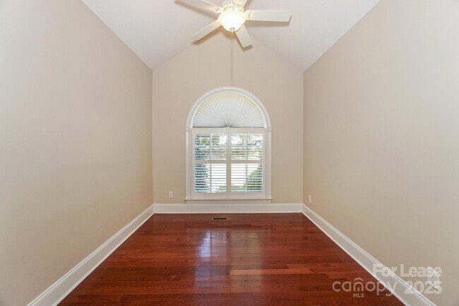 Building Photo - 181 Streamside Pl