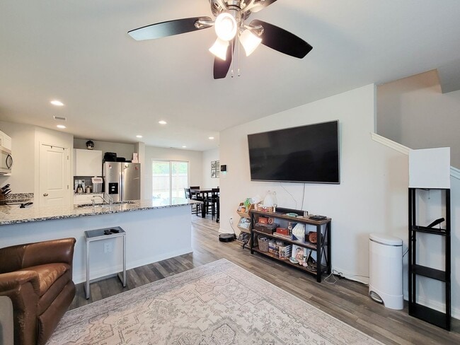 Building Photo - 2 Story Home in the Crown Point Community!...