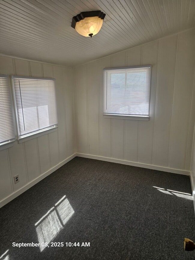 Building Photo - Apply Now!