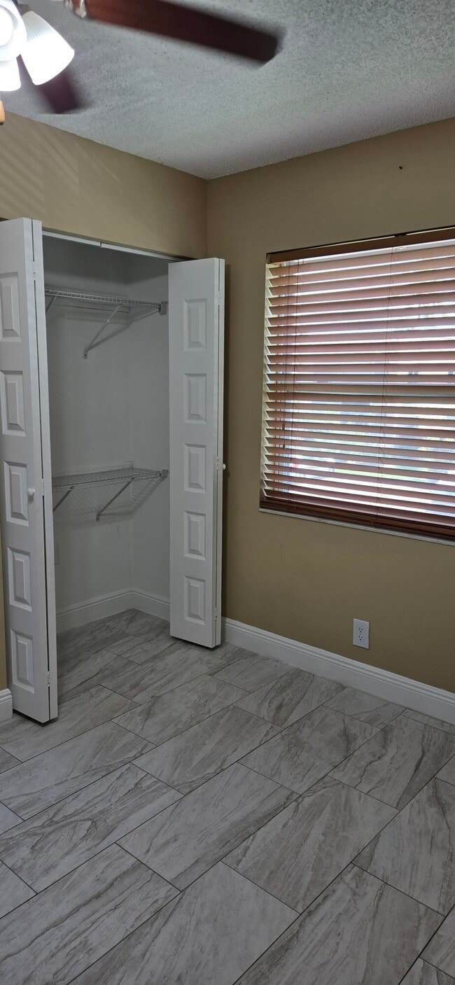 Building Photo - 134 Burgundy B