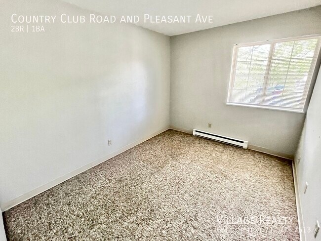 Building Photo - 607 Country Club Rd