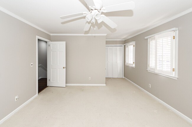 Building Photo - 4 Bedroom 3.5 Bath Townhome in Harleston V...